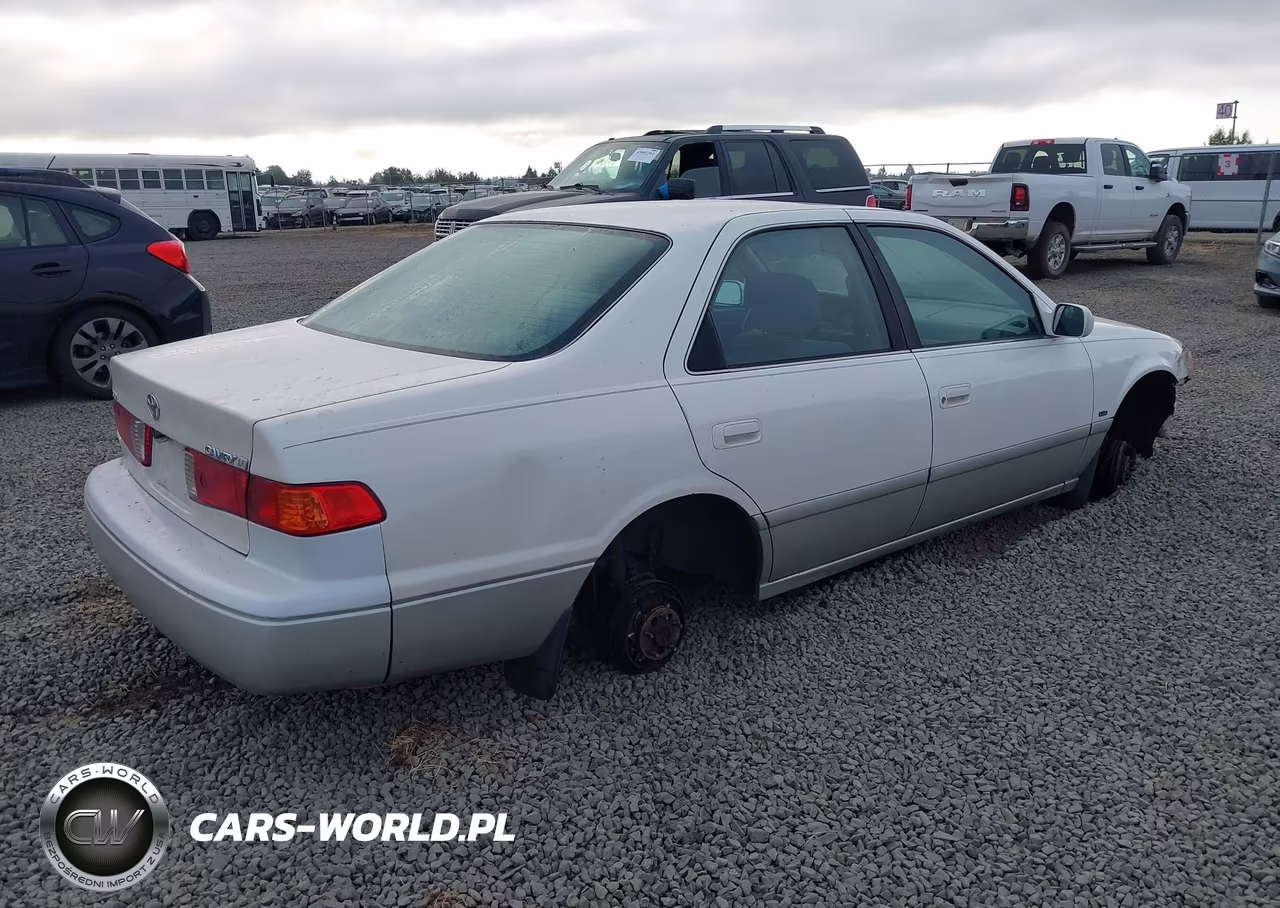 2001 Toyota Camry Le VIN:JT2BG22K810557389 - 4