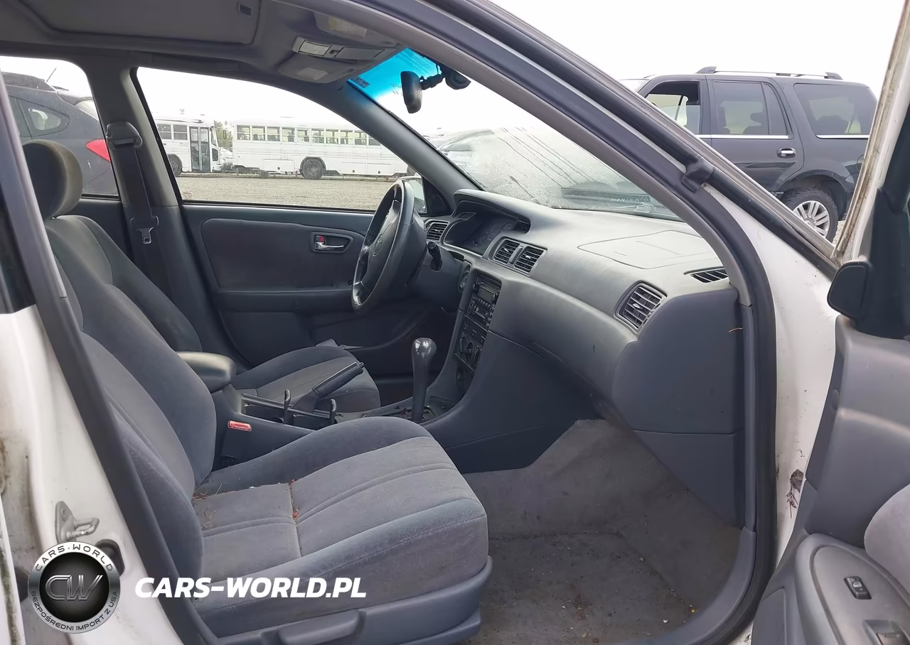 2001 Toyota Camry Le VIN:JT2BG22K810557389 - 5