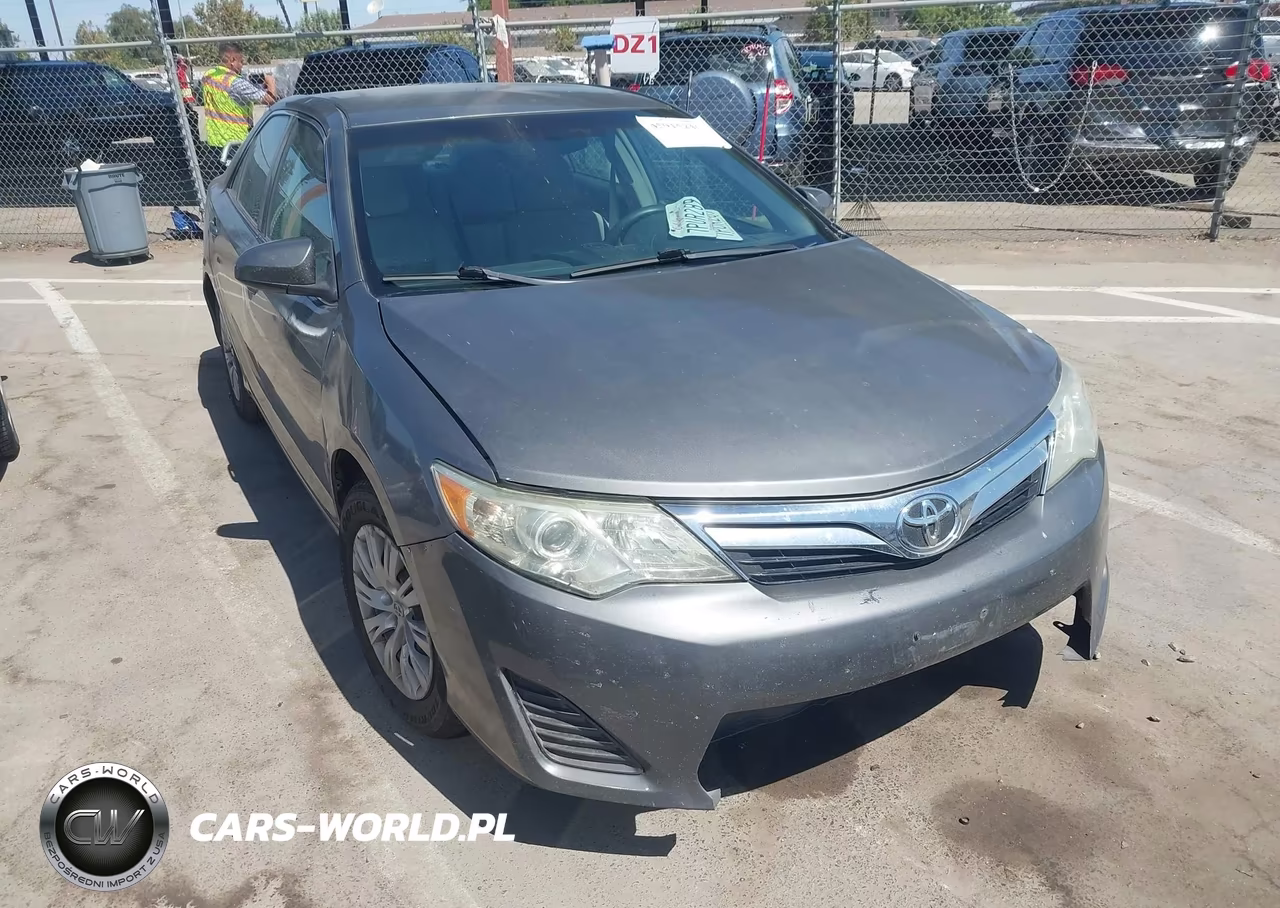 2012 Toyota Camry Le – zdjęcie 1 z 12