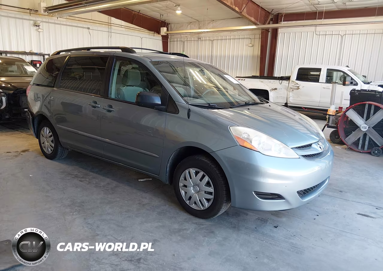 2009 Toyota Sienna Le – zdjęcie 1 z 16