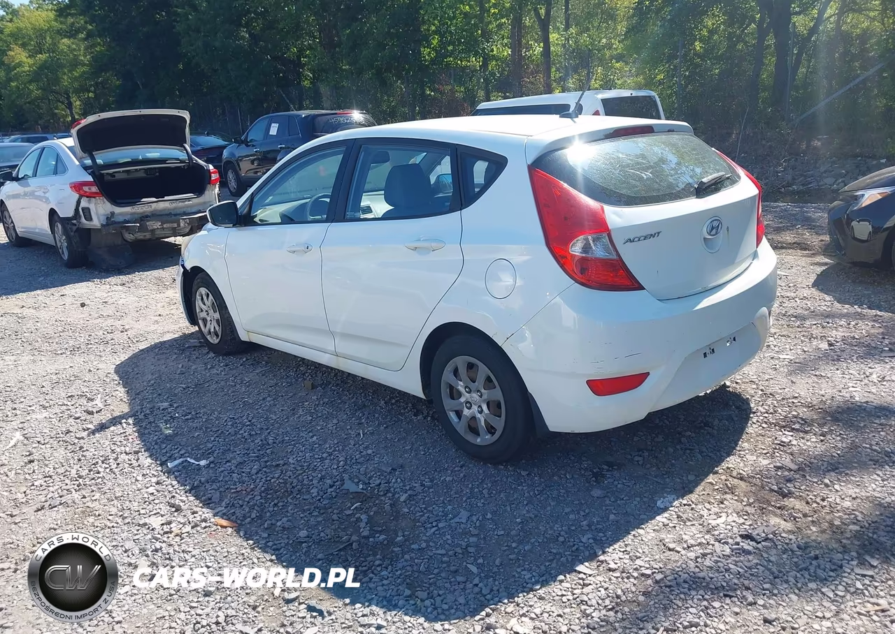 2013 Hyundai Accent Gs VIN:KMHCT5AE8DU084610 - 3