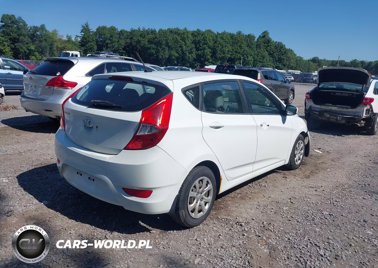 2013 Hyundai Accent Gs VIN:KMHCT5AE8DU084610 - 4