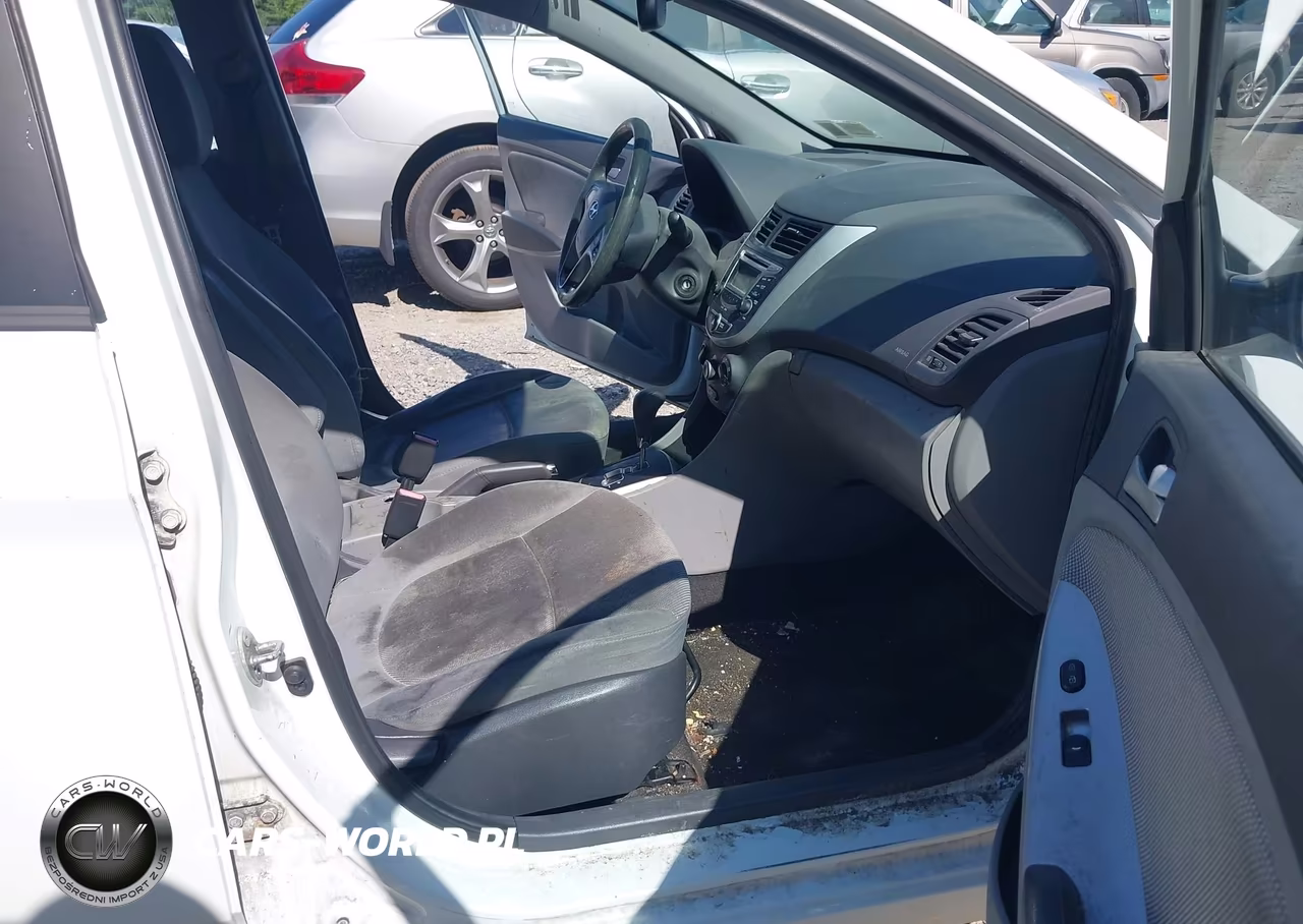 2013 Hyundai Accent Gs VIN:KMHCT5AE8DU084610 - 5
