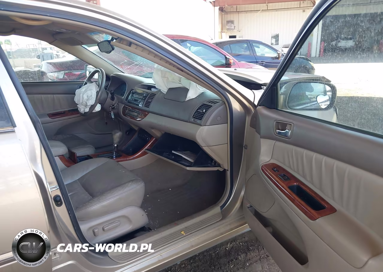 2002 Toyota Camry Xle VIN:4T1BE32K92U623845 - 5