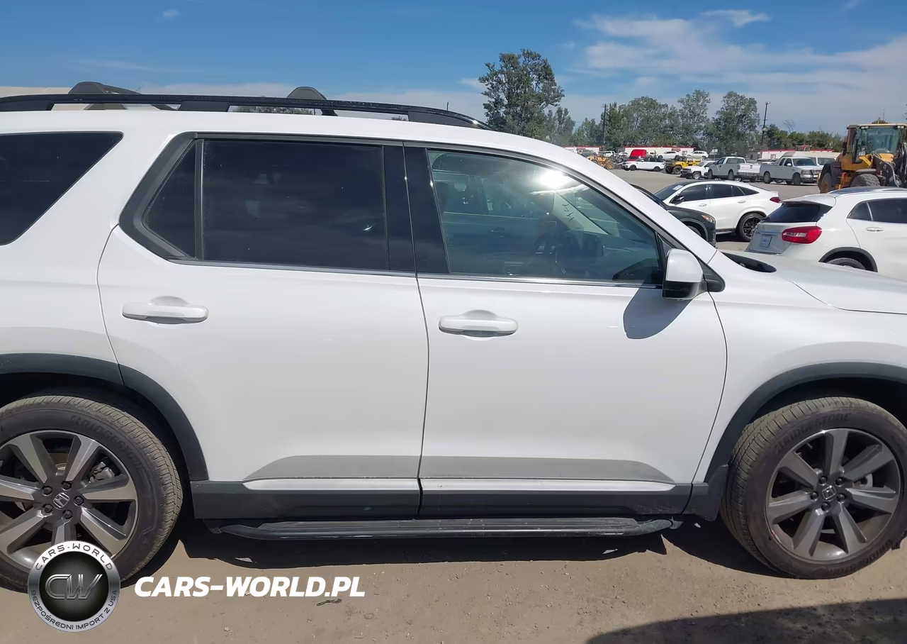2025 Honda Pilot Elite VIN:5FNYG1H80SB155070 - 13