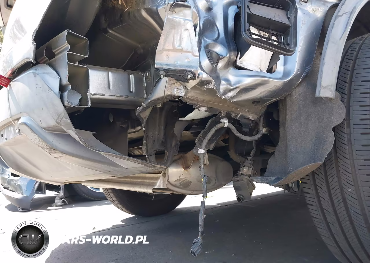 2018 Nissan Rogue S VIN:KNMAT2MT5JP604616 - 12