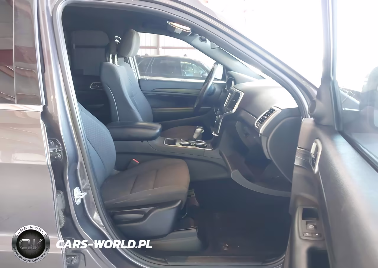 2019 Jeep Grand Cherokee Laredo E 4X4 VIN:1C4RJFAG5KC607399 - 5