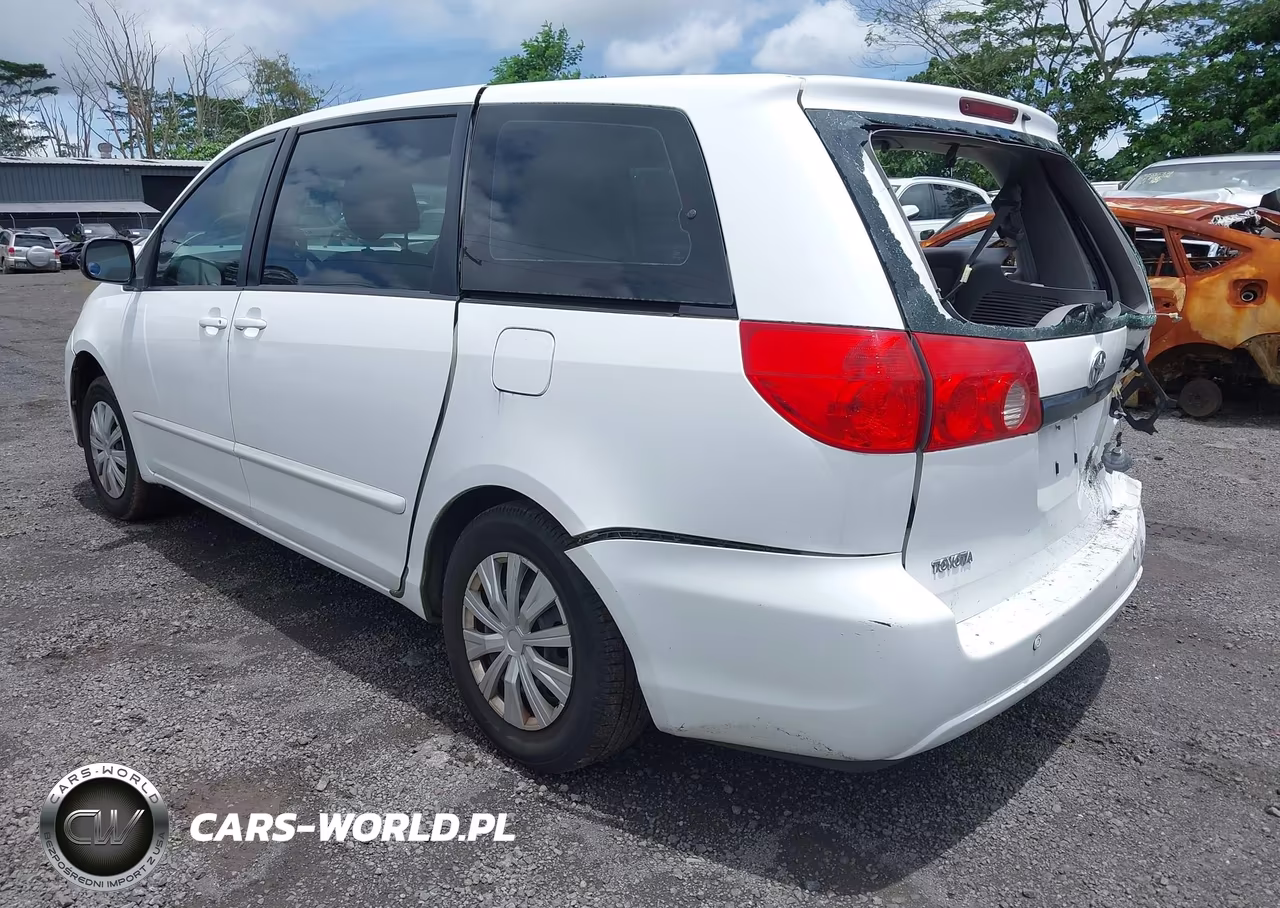 2010 Toyota Sienna Le VIN:5TDKK4CC4AS328553 - 3
