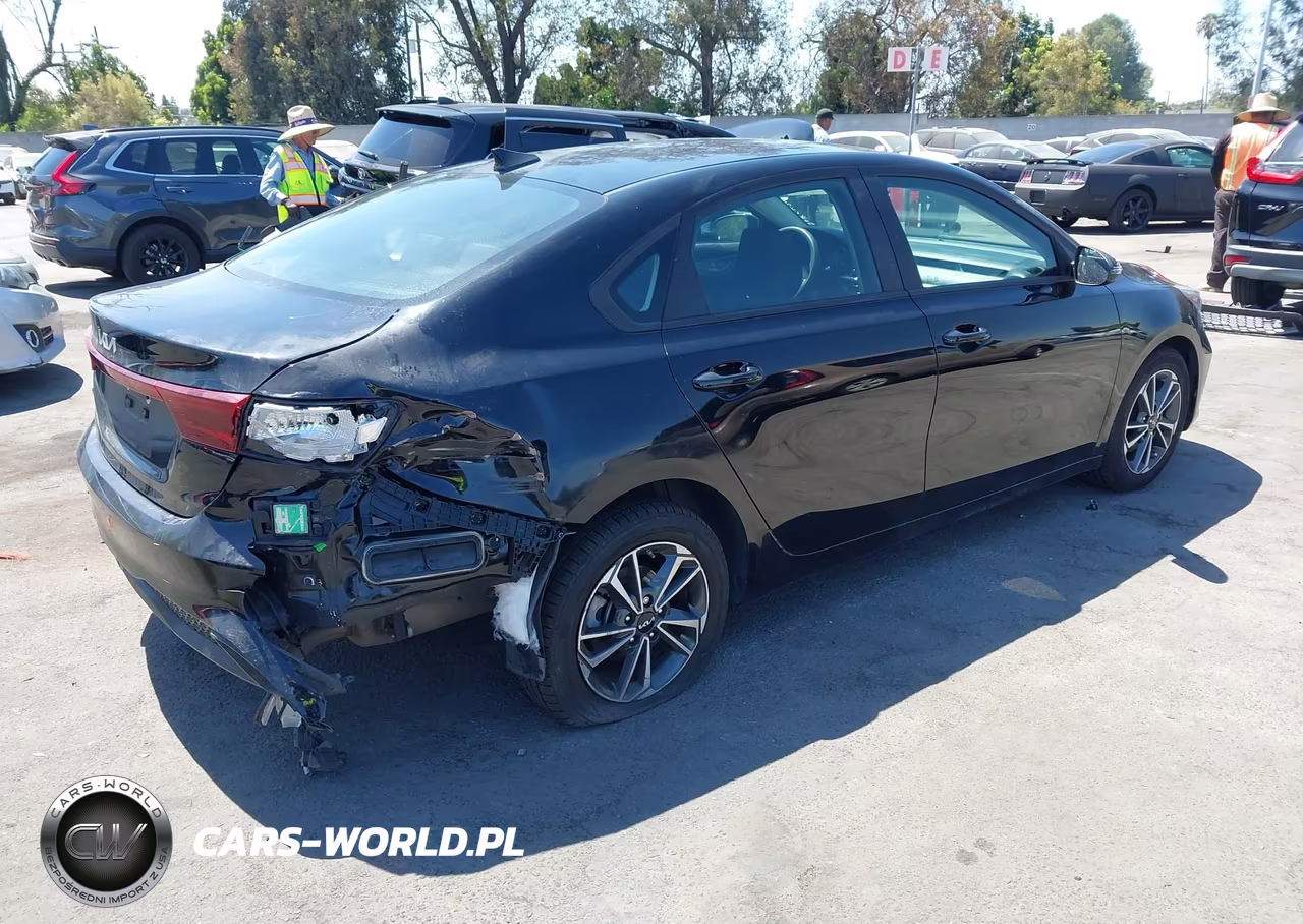 2023 Kia Forte Lxs VIN:3KPF24AD3PE575238 - 4