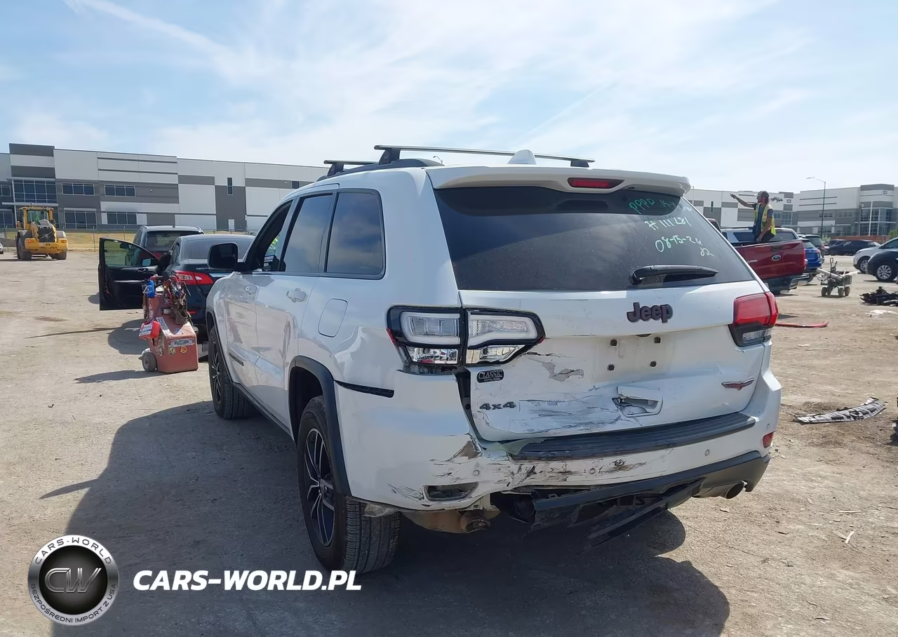 2018 Jeep Grand Cherokee Trailhawk 4X4 VIN:1C4RJFLT5JC441975 - 3