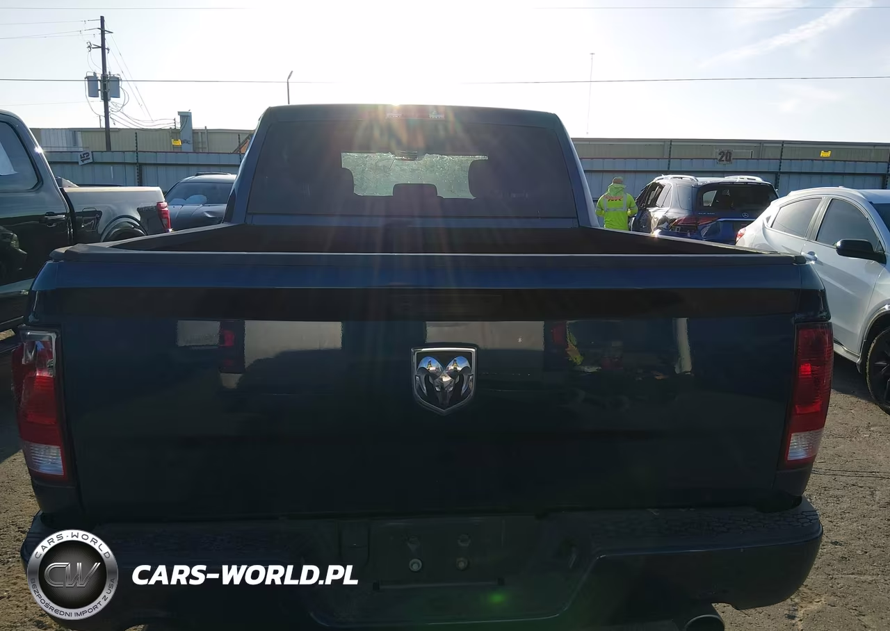 2019 Ram 1500 Classic Express 4X4 5'7 Box VIN:3C6RR7KT1KG664973 - 16