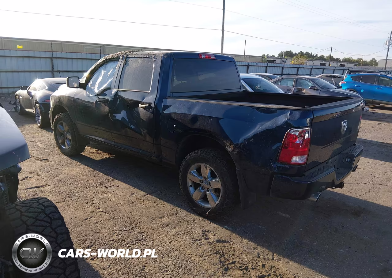 2019 Ram 1500 Classic Express 4X4 5'7 Box VIN:3C6RR7KT1KG664973 - 3