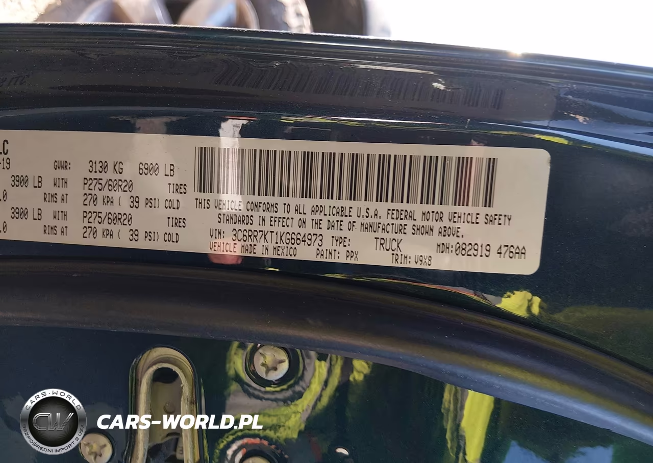 2019 Ram 1500 Classic Express 4X4 5'7 Box VIN:3C6RR7KT1KG664973 - 9