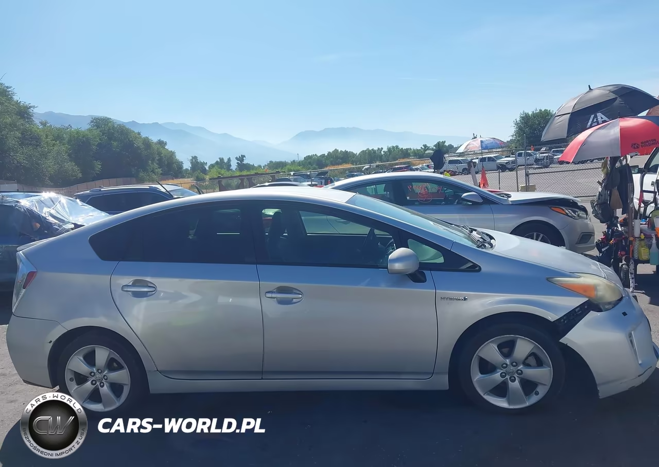 2013 Toyota Prius Five VIN:JTDKN3DU4D5626104 - 13