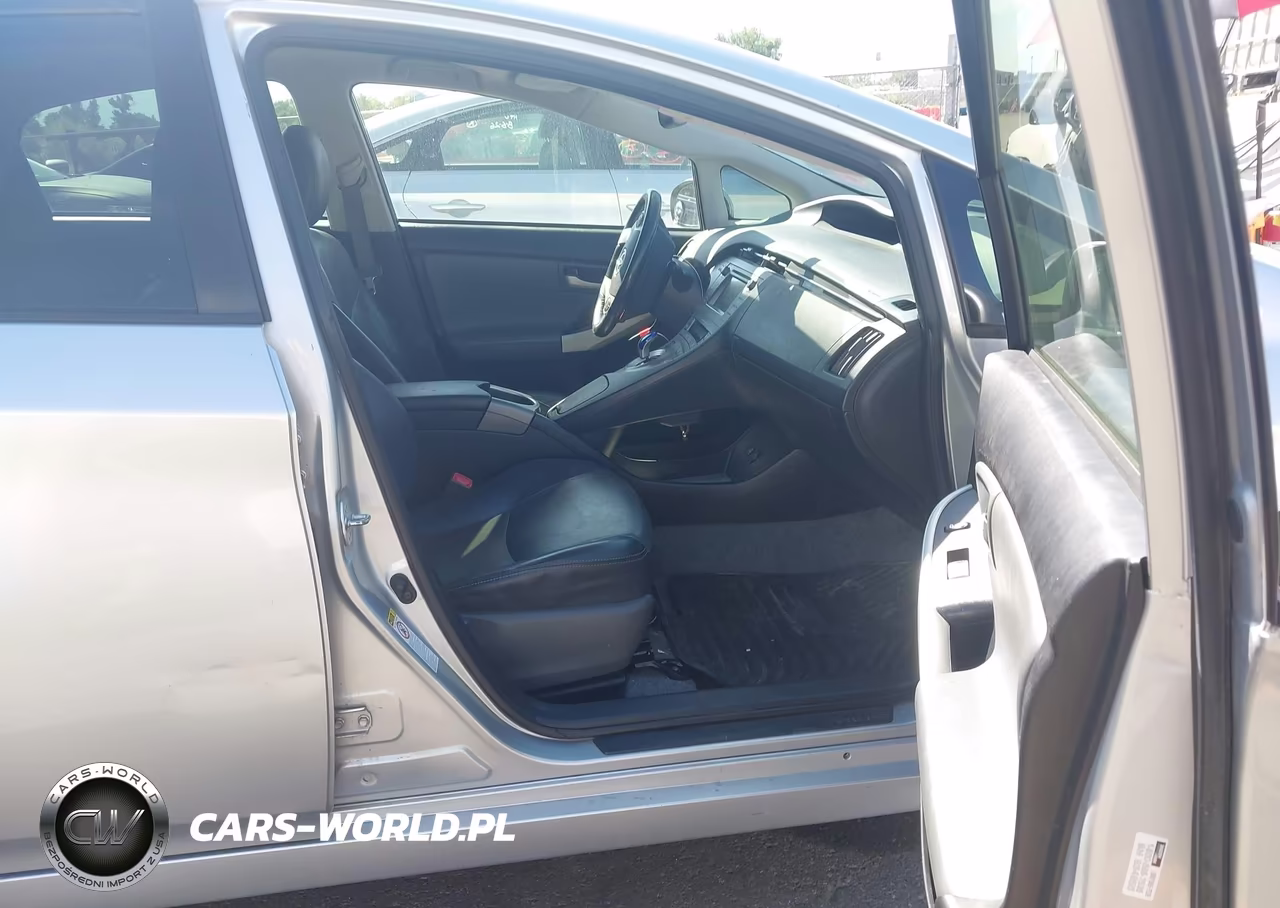2013 Toyota Prius Five VIN:JTDKN3DU4D5626104 - 5