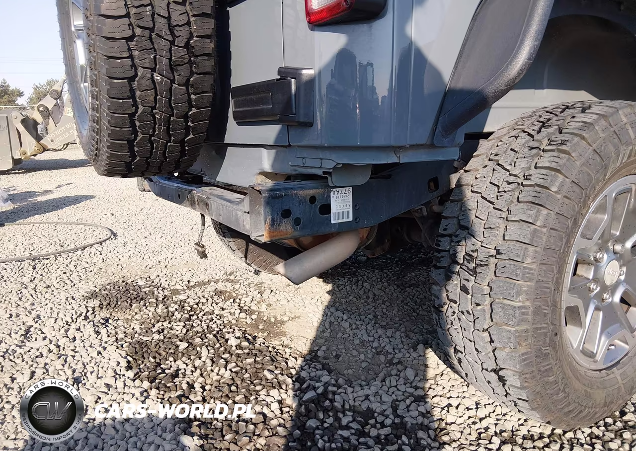 2015 Jeep Wrangler Unlimited Rubicon VIN:1C4HJWFG4FL670410 - 18