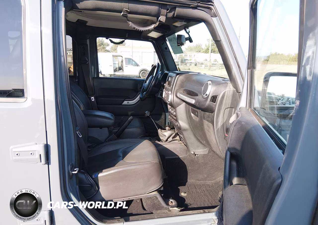 2015 Jeep Wrangler Unlimited Rubicon VIN:1C4HJWFG4FL670410 - 5