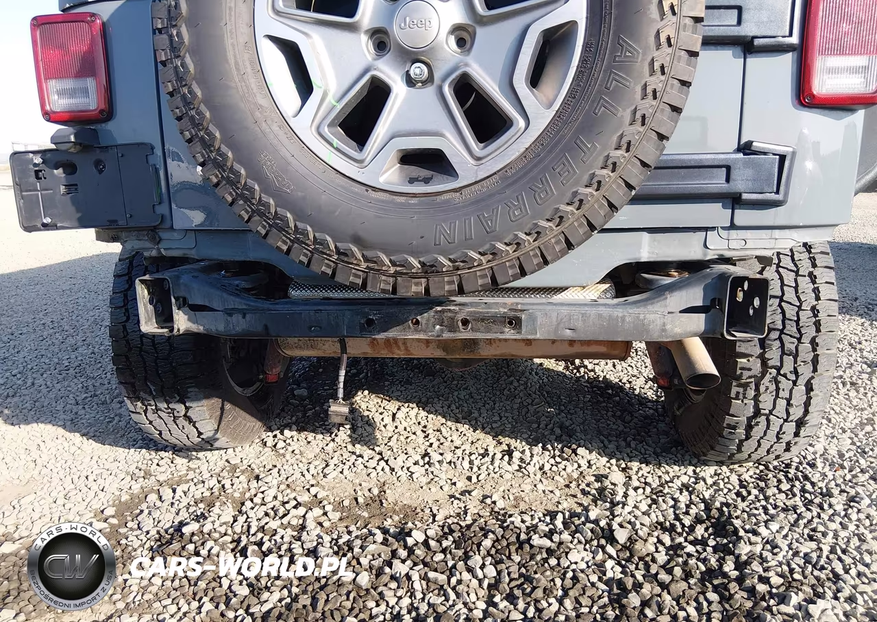 2015 Jeep Wrangler Unlimited Rubicon VIN:1C4HJWFG4FL670410 - 6