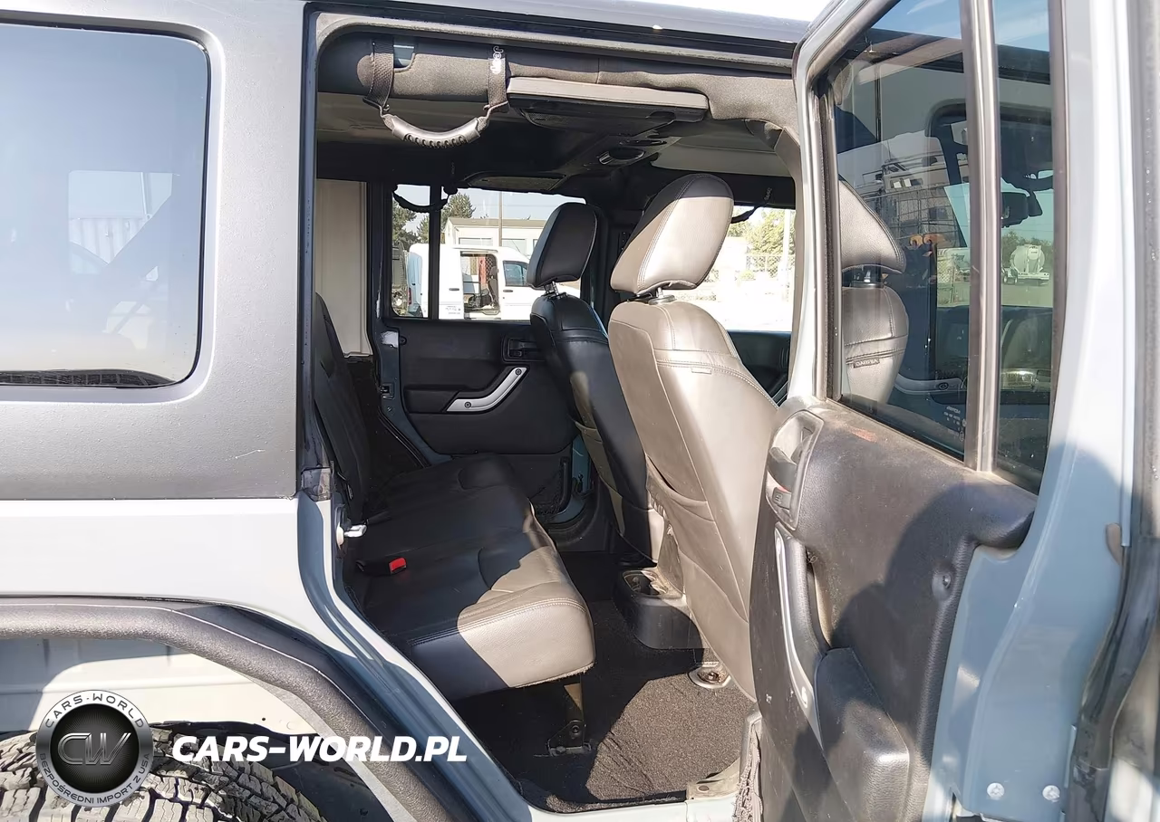 2015 Jeep Wrangler Unlimited Rubicon VIN:1C4HJWFG4FL670410 - 8