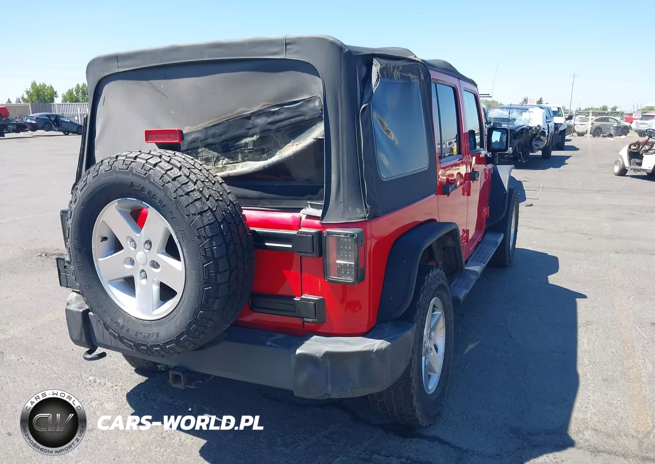 2013 Jeep Wrangler Unlimited Sport VIN:1C4BJWDG3DL673806 - 4