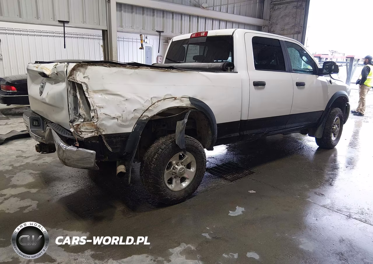 2015 Ram 2500 Power Wagon VIN:3C6TR5EJ0FG692970 - 4
