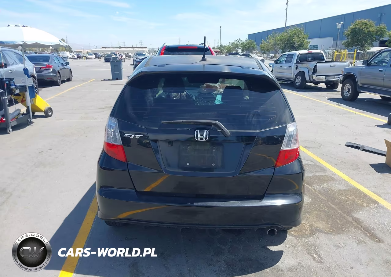 2013 Honda Fit Sport VIN:JHMGE8H56DC072838 - 17