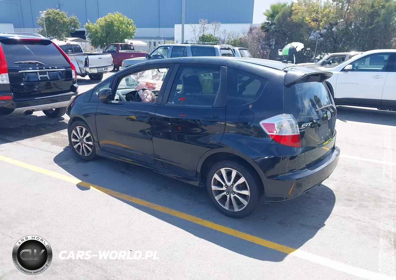 2013 Honda Fit Sport VIN:JHMGE8H56DC072838 - 3