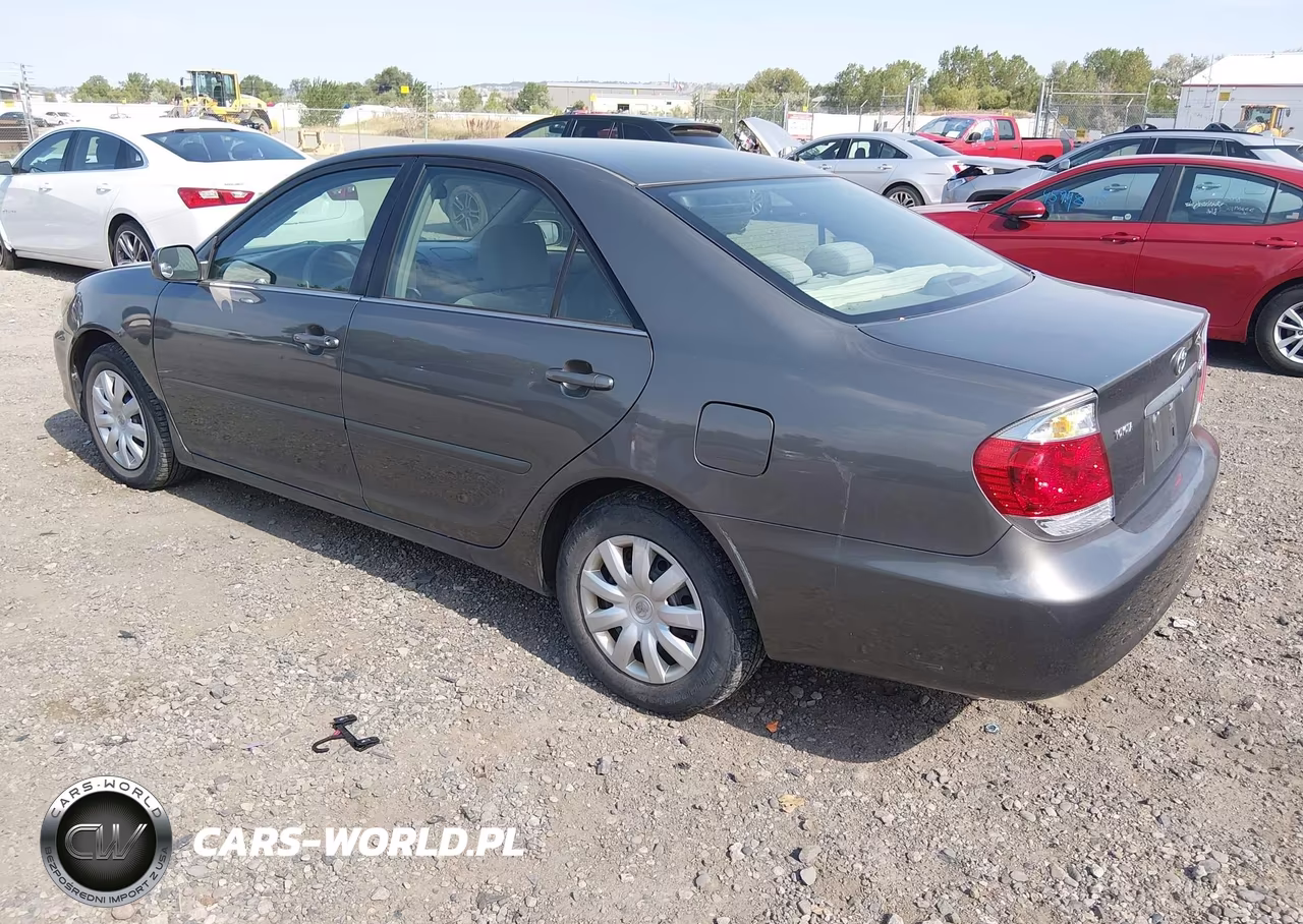 2005 Toyota Camry Le VIN:4T1BE32KX5U557519 - 3
