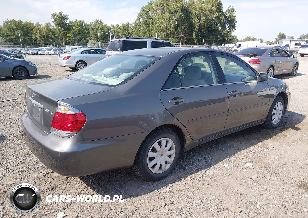2005 Toyota Camry Le VIN:4T1BE32KX5U557519 - 4