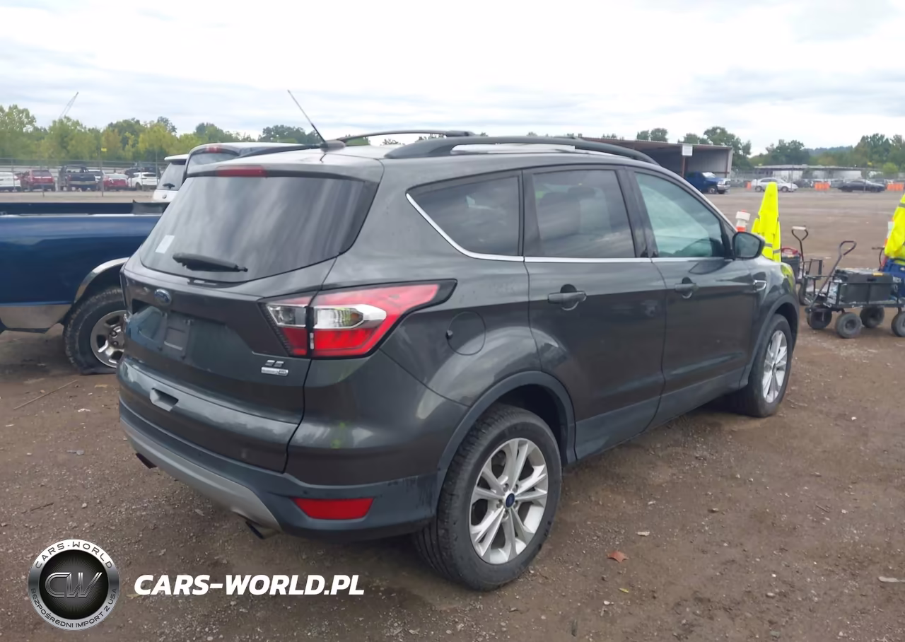 2017 Ford Escape Se VIN:1FMCU9GD5HUD99325 - 4