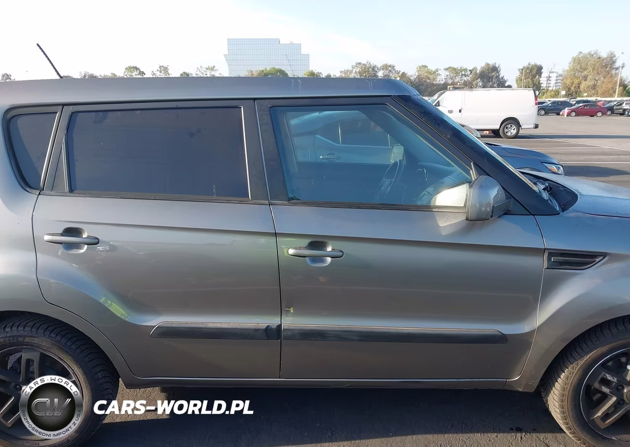 2011 Kia Soul + VIN:KNDJT2A20B7260013 - 13