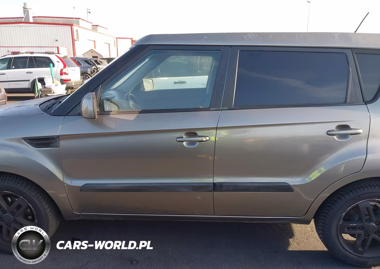2011 Kia Soul + VIN:KNDJT2A20B7260013 - 14