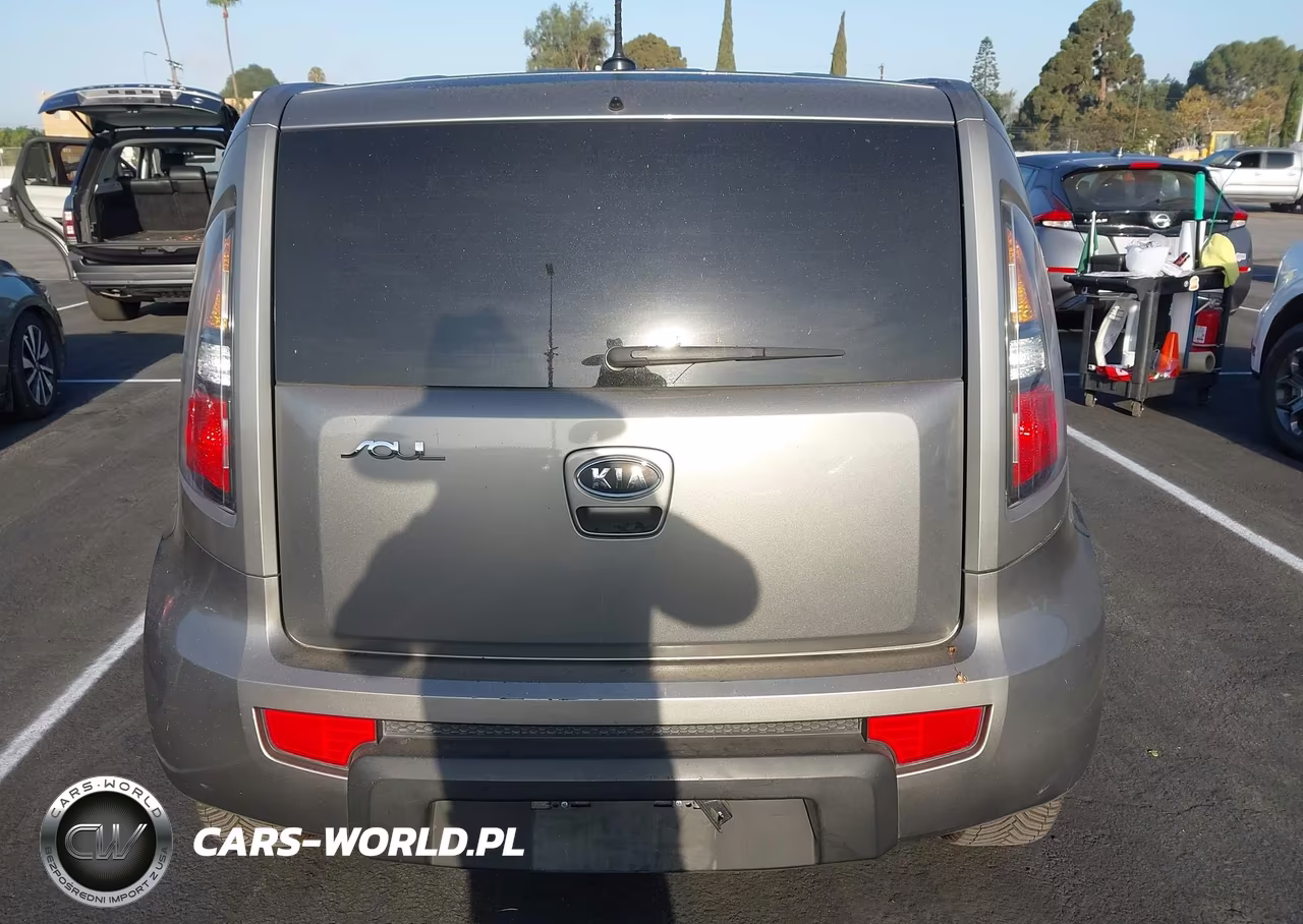 2011 Kia Soul + VIN:KNDJT2A20B7260013 - 16