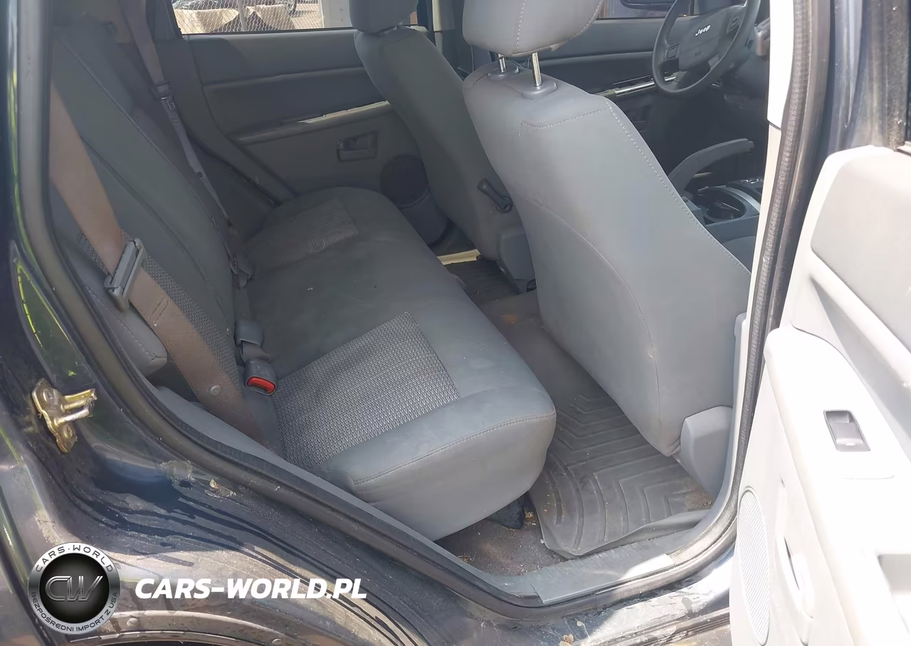 2007 Jeep Grand Cherokee Laredo VIN:1J8GR48K67C554971 - 8