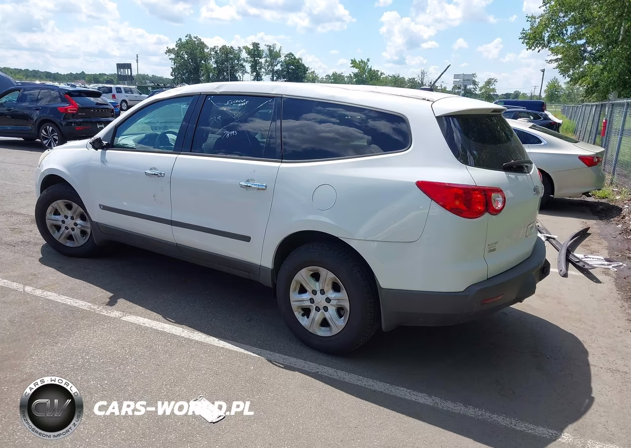 2010 Chevrolet Traverse Ls VIN:1GNLVEED7AS146156 - 3