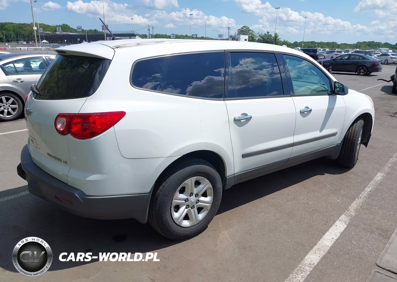 2010 Chevrolet Traverse Ls VIN:1GNLVEED7AS146156 - 4