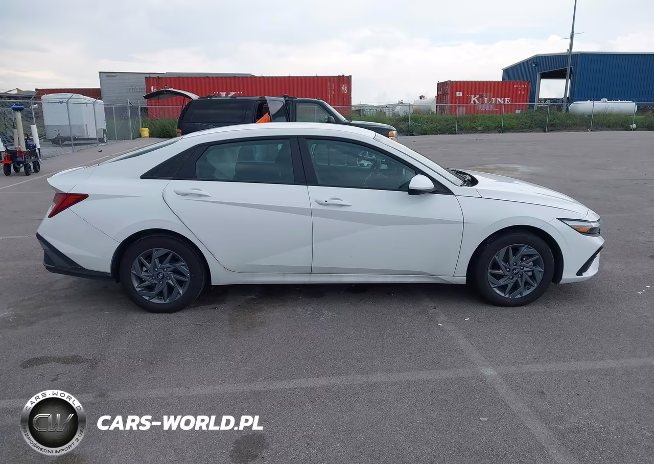 2026 Hyundai Elantra Hybrid Blue VIN:KMHLM4DJ1TU193635 - 13