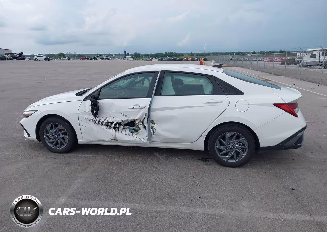 2026 Hyundai Elantra Hybrid Blue VIN:KMHLM4DJ1TU193635 - 14