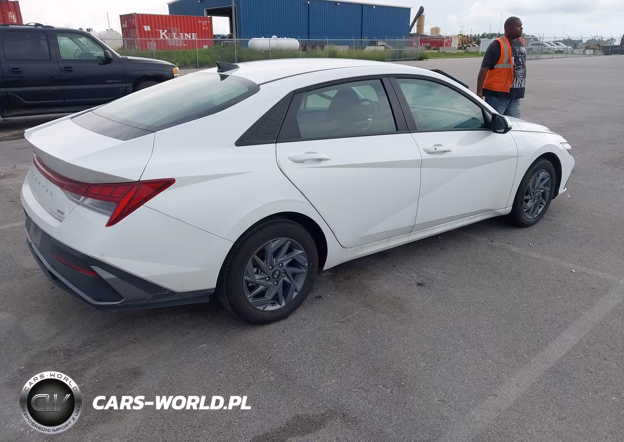 2026 Hyundai Elantra Hybrid Blue VIN:KMHLM4DJ1TU193635 - 4