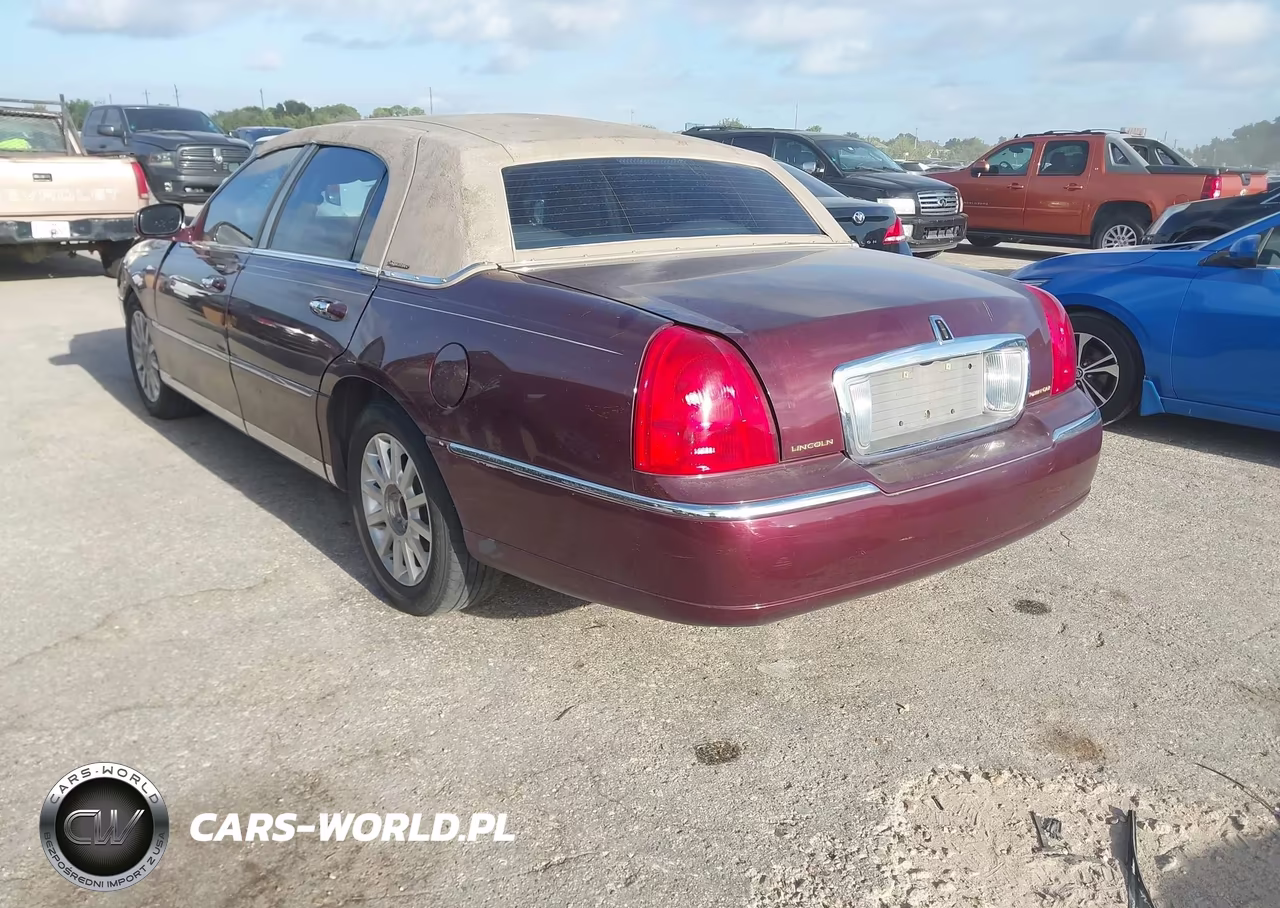2006 Lincoln Town Car Signature VIN:1LNHM81WX6Y608607 - 3