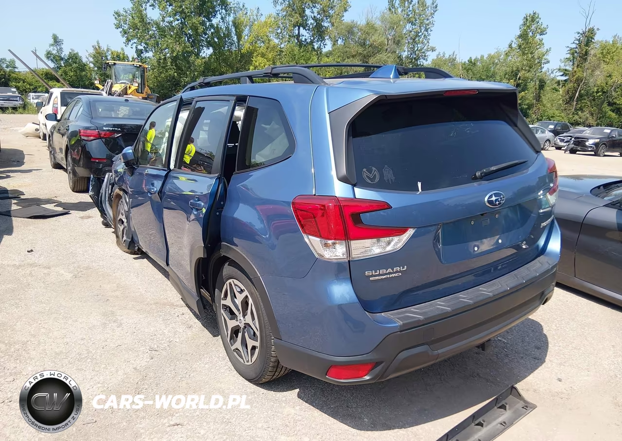 2021 Subaru Forester Premium VIN:JF2SKAFCXMH551006 - 3