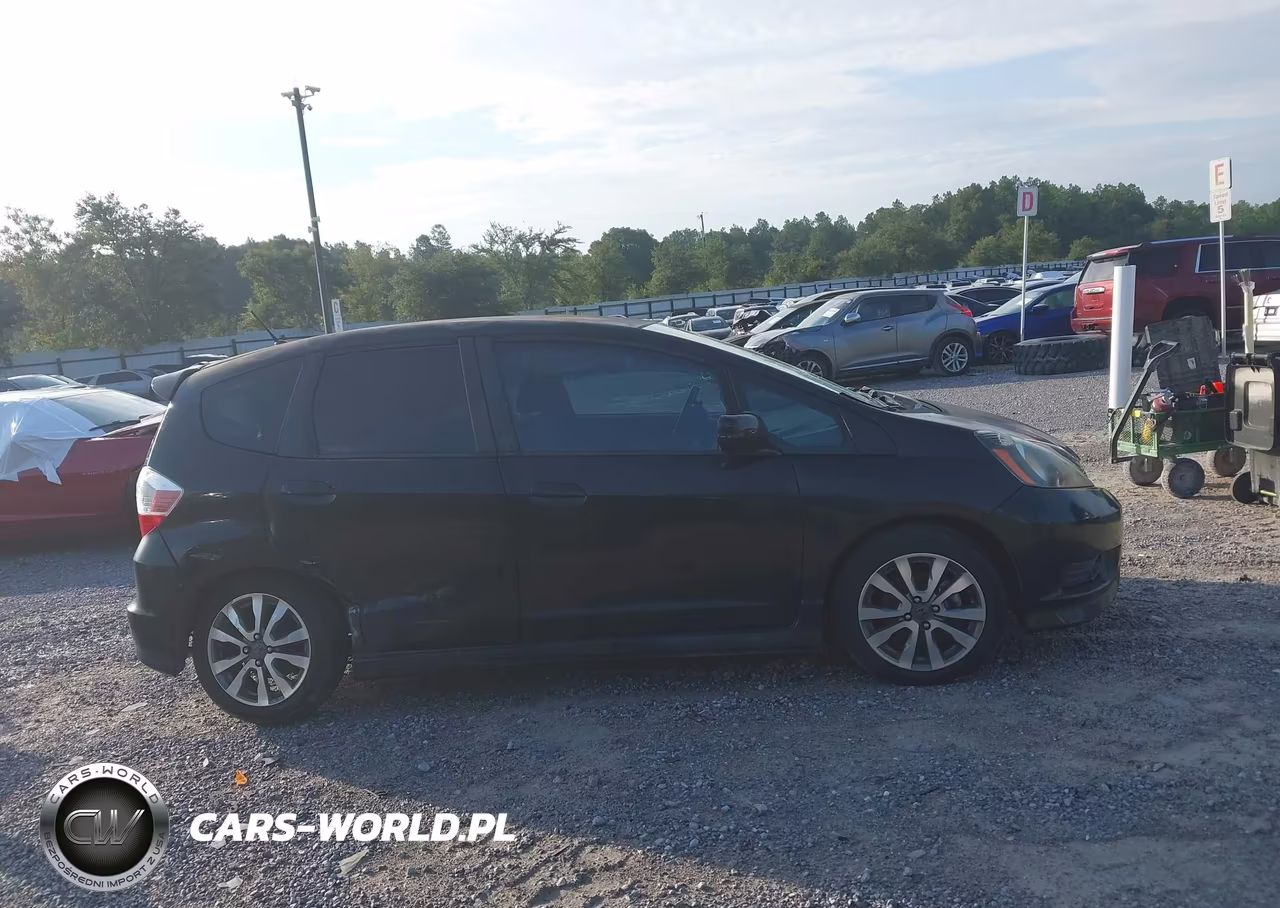 2012 Honda Fit Sport VIN:JHMGE8H58CC033182 - 13