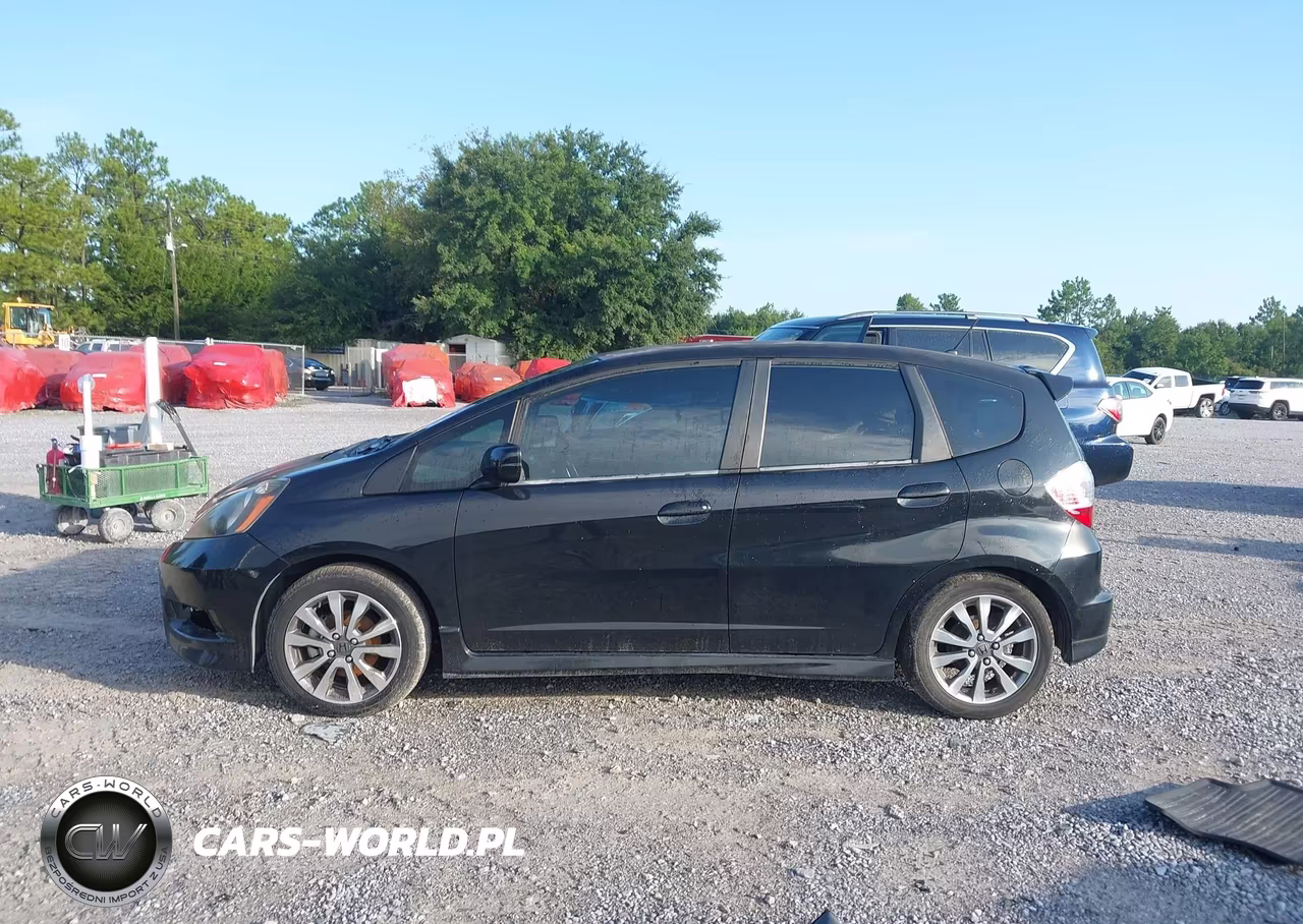 2012 Honda Fit Sport VIN:JHMGE8H58CC033182 - 14