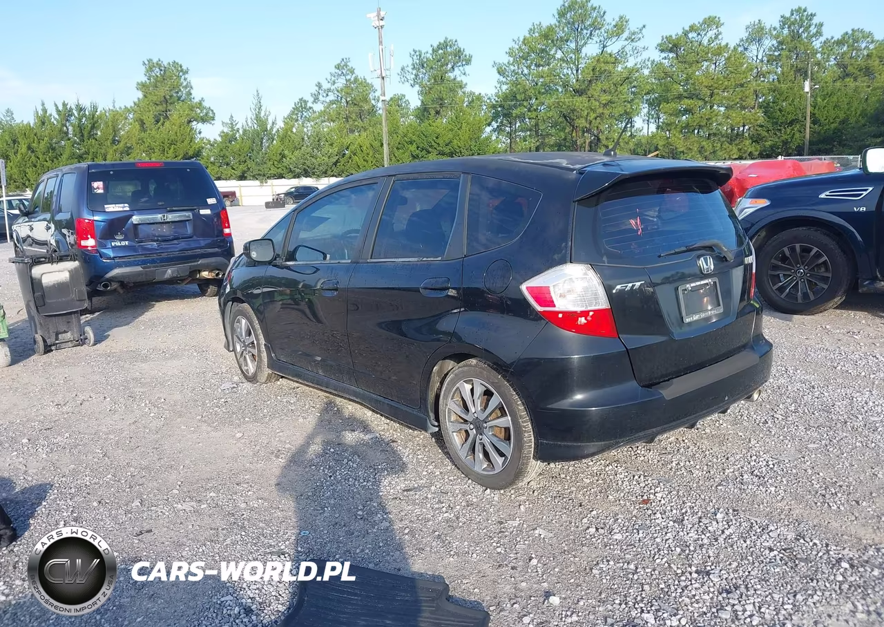 2012 Honda Fit Sport VIN:JHMGE8H58CC033182 - 3