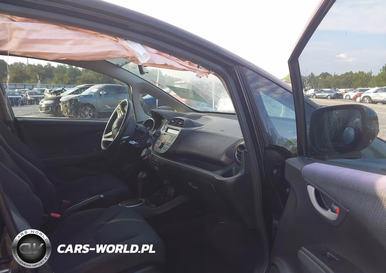 2012 Honda Fit Sport VIN:JHMGE8H58CC033182 - 5