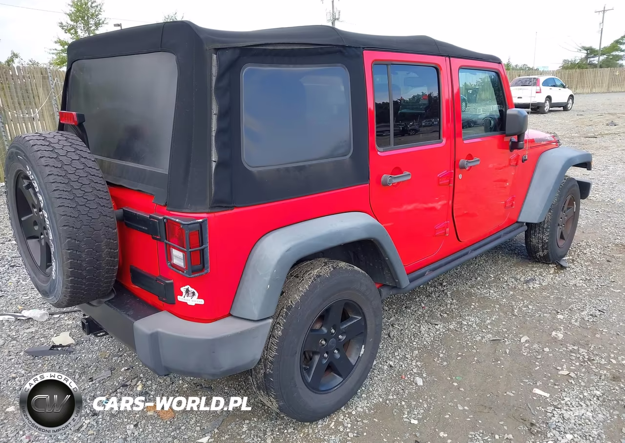 2016 Jeep Wrangler Unlimited Black Bear VIN:1C4BJWDG6GL105022 - 4