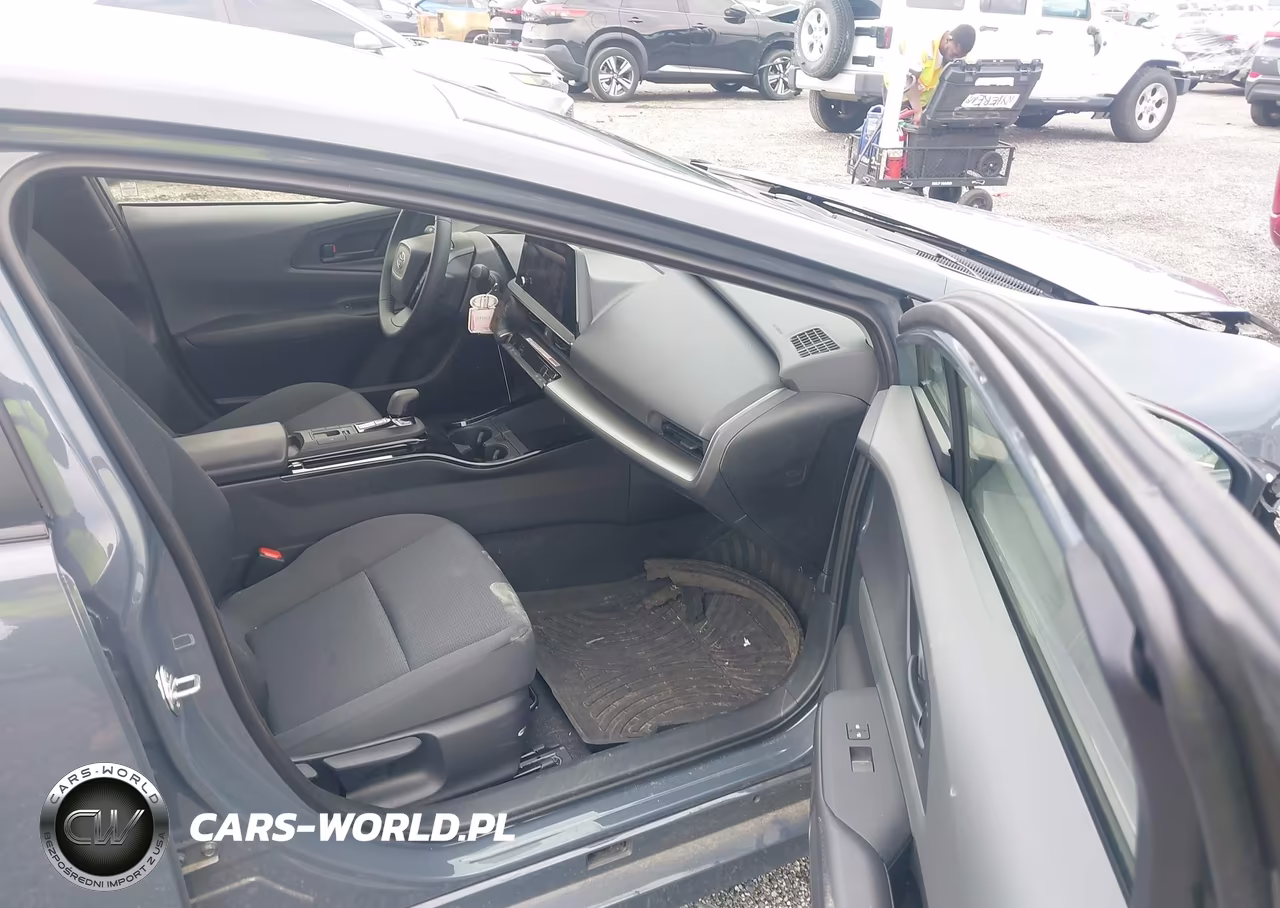 2026 Toyota Prius Le VIN:JTDACAAU3T3075247 - 5