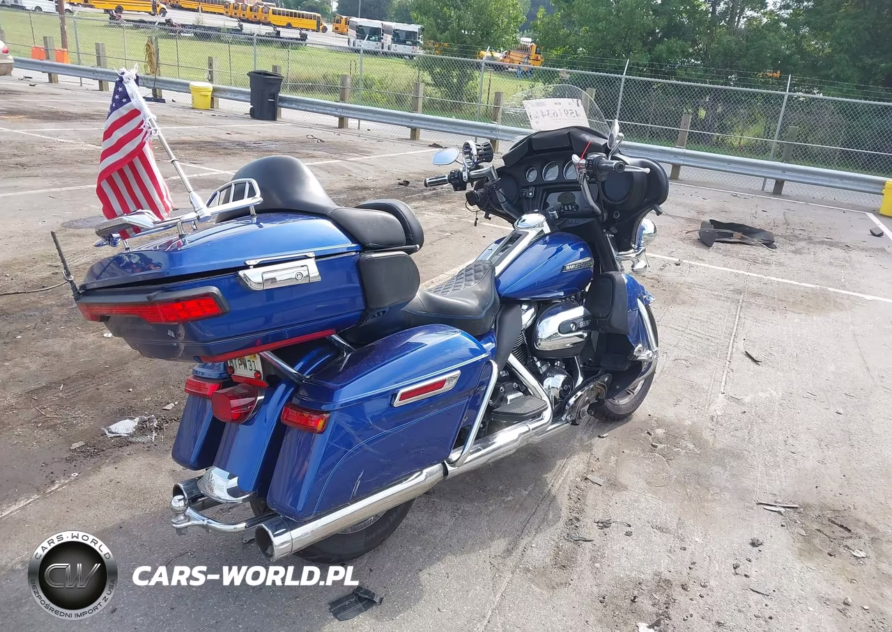 2017 Harley-Davidson Flhtcu Ultra Classic Electra Gld VIN:1HD1FCC17HB618620 - 4