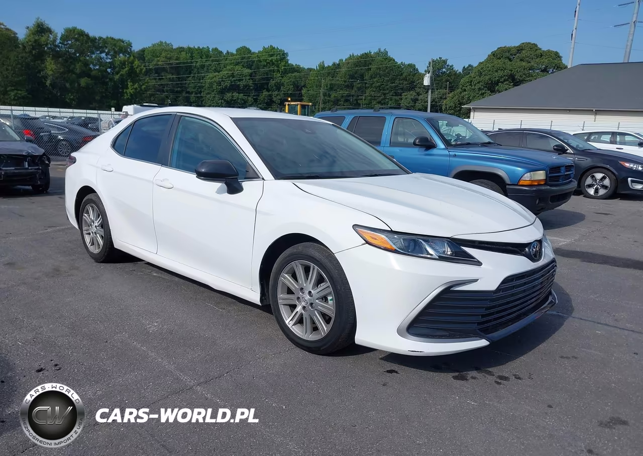 2022 Toyota Camry Le – zdjęcie 1 z 16