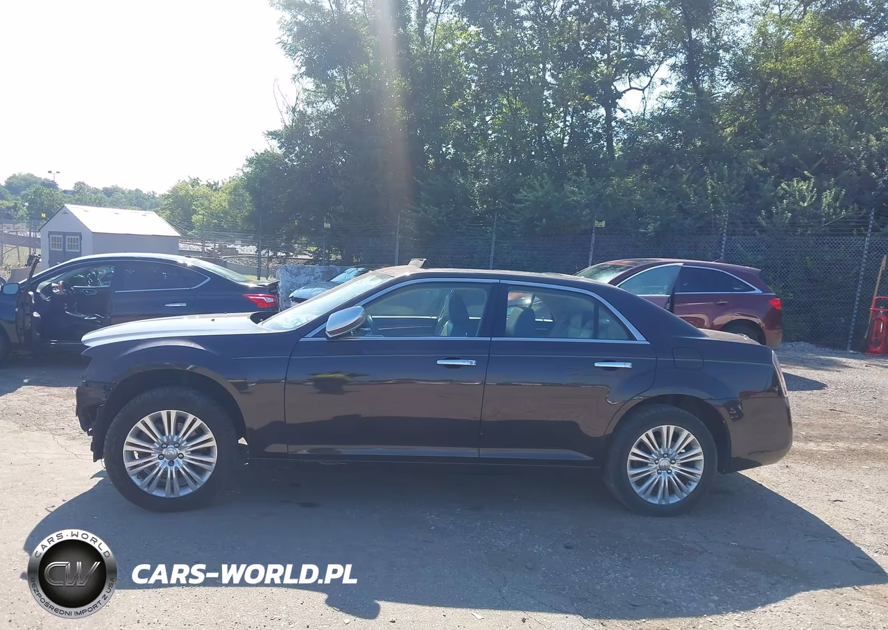 2013 Chrysler 300C Luxury Series Awd VIN:2C3CCAST2DH565910 - 13